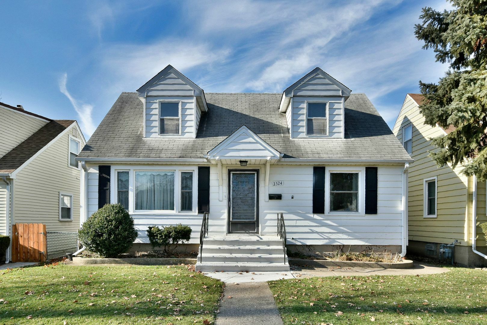 Property Photo:  2524 N Spruce Street  IL 60171 