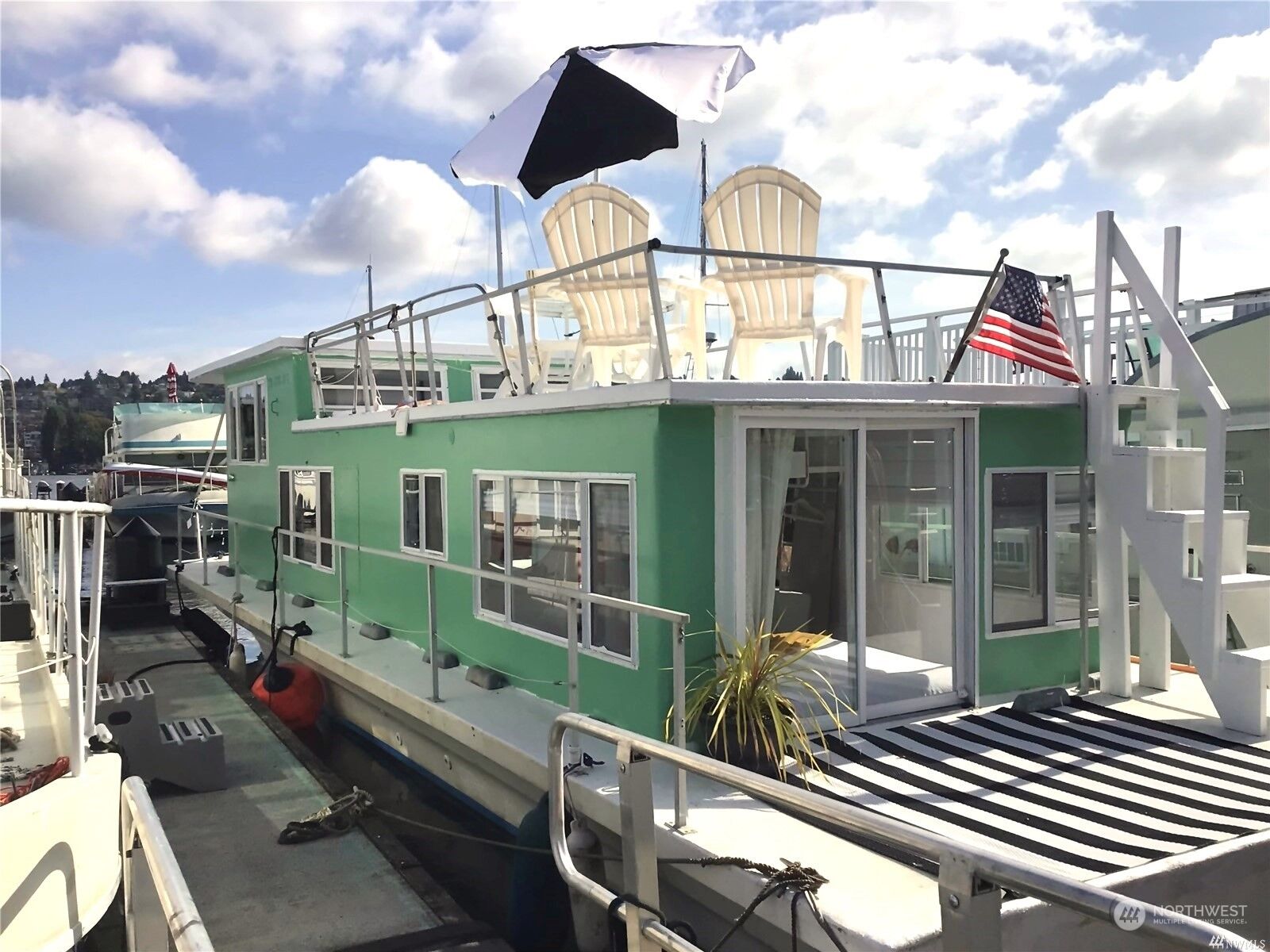 Property Photo: 1900 Westlake Avenue N 19 WA 98109