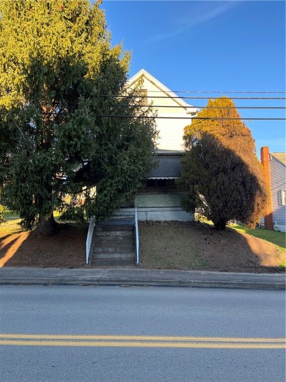 Property Photo:  621 Brown St  PA 15631 