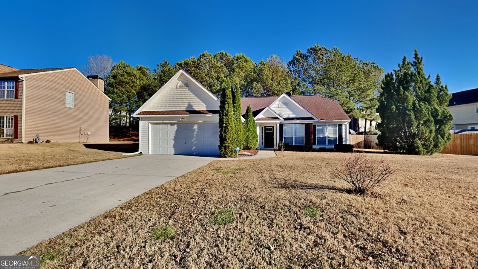 Property Photo: 10694 Wimbleton Court GA 30228