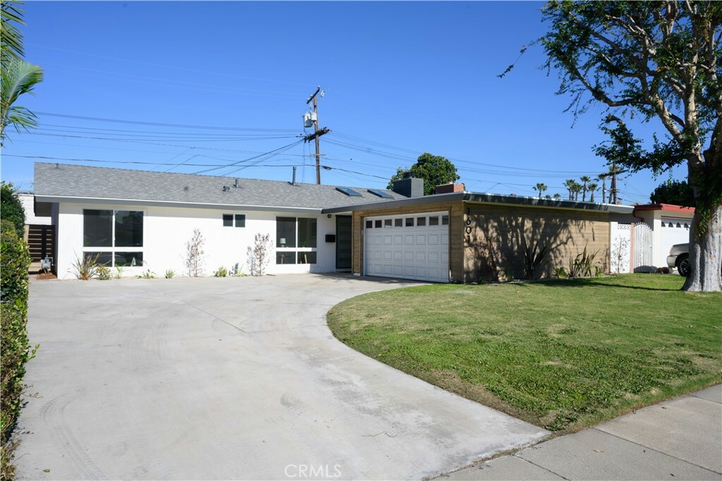 Property Photo:  1601 W Robin Road  CA 92868 