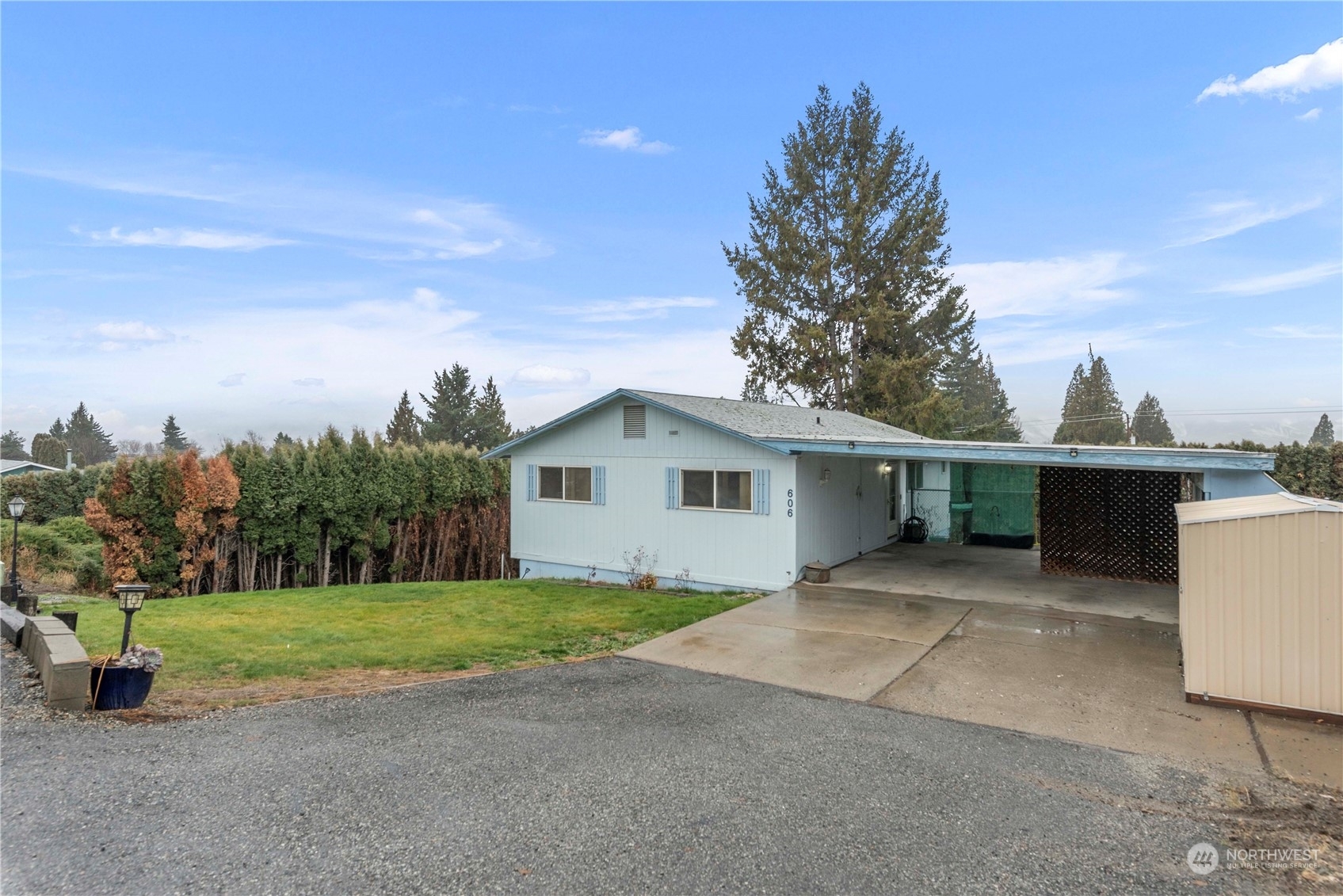 Property Photo:  606 Lacey Place NE  WA 98802 