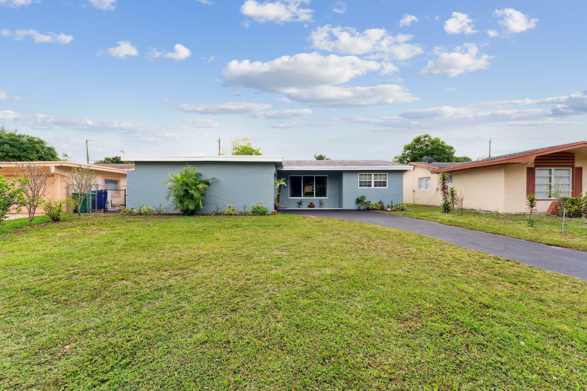 Property Photo:  6320 SW 33rd Street  FL 33023 