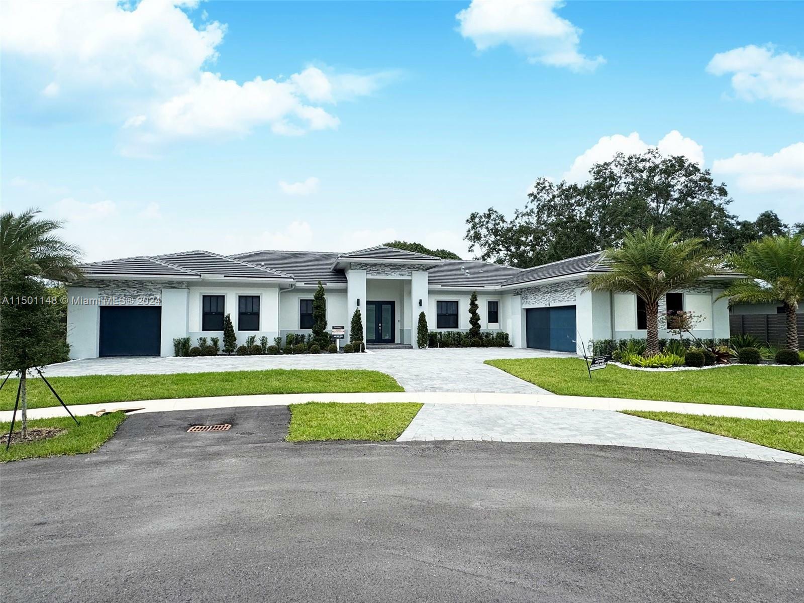 Property Photo:  11172 SW 91 Ave  FL 33176 