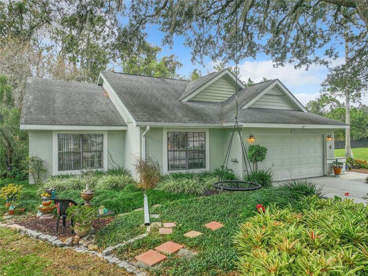 Property Photo:  10100 Pink Carnation Court  FL 32825 