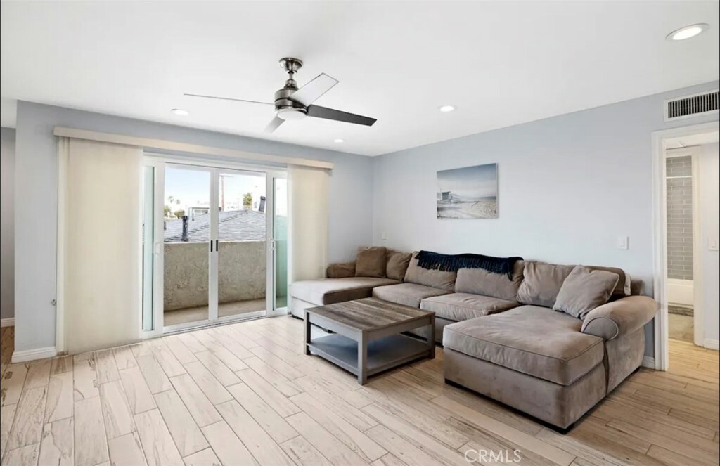 Property Photo:  320 Hermosa Ave 206  CA 90254 