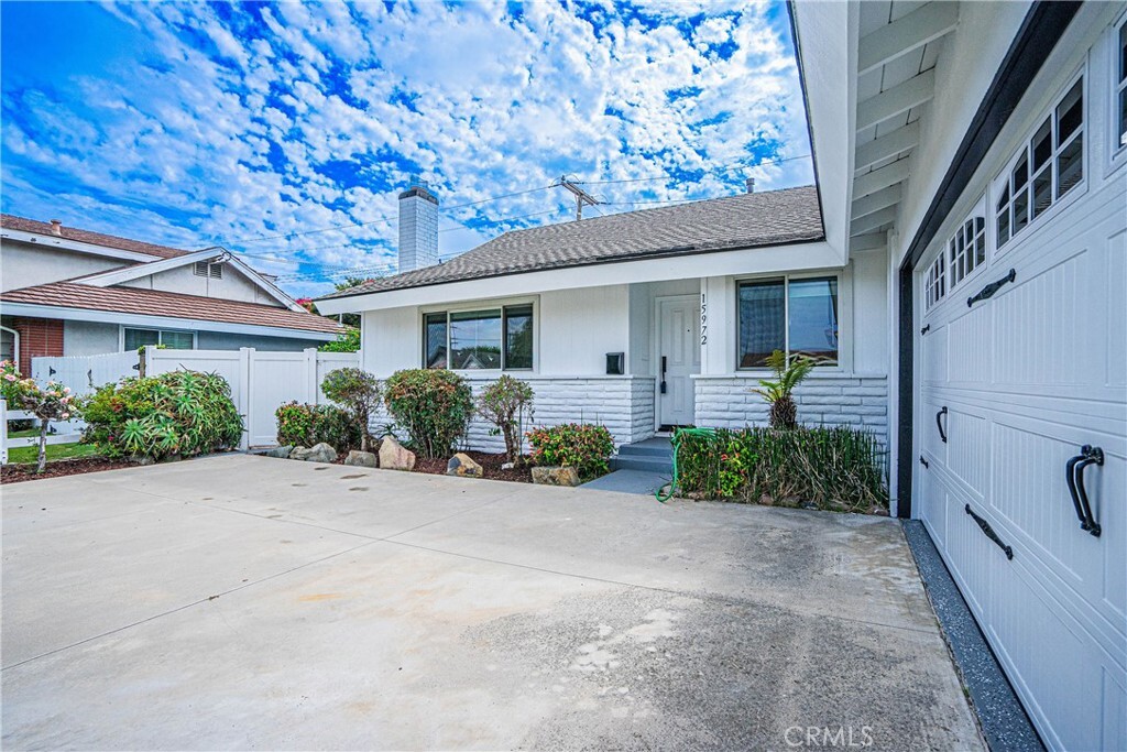Property Photo: 15972 Wicklow Lane CA 92647