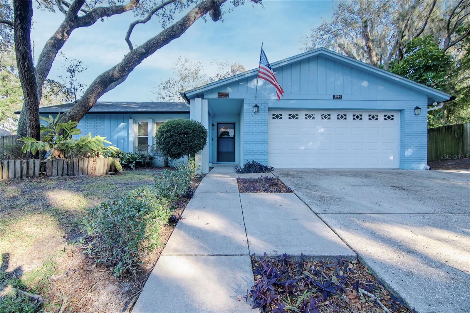 Property Photo: 3934 Oak Hammock Drive FL 33511