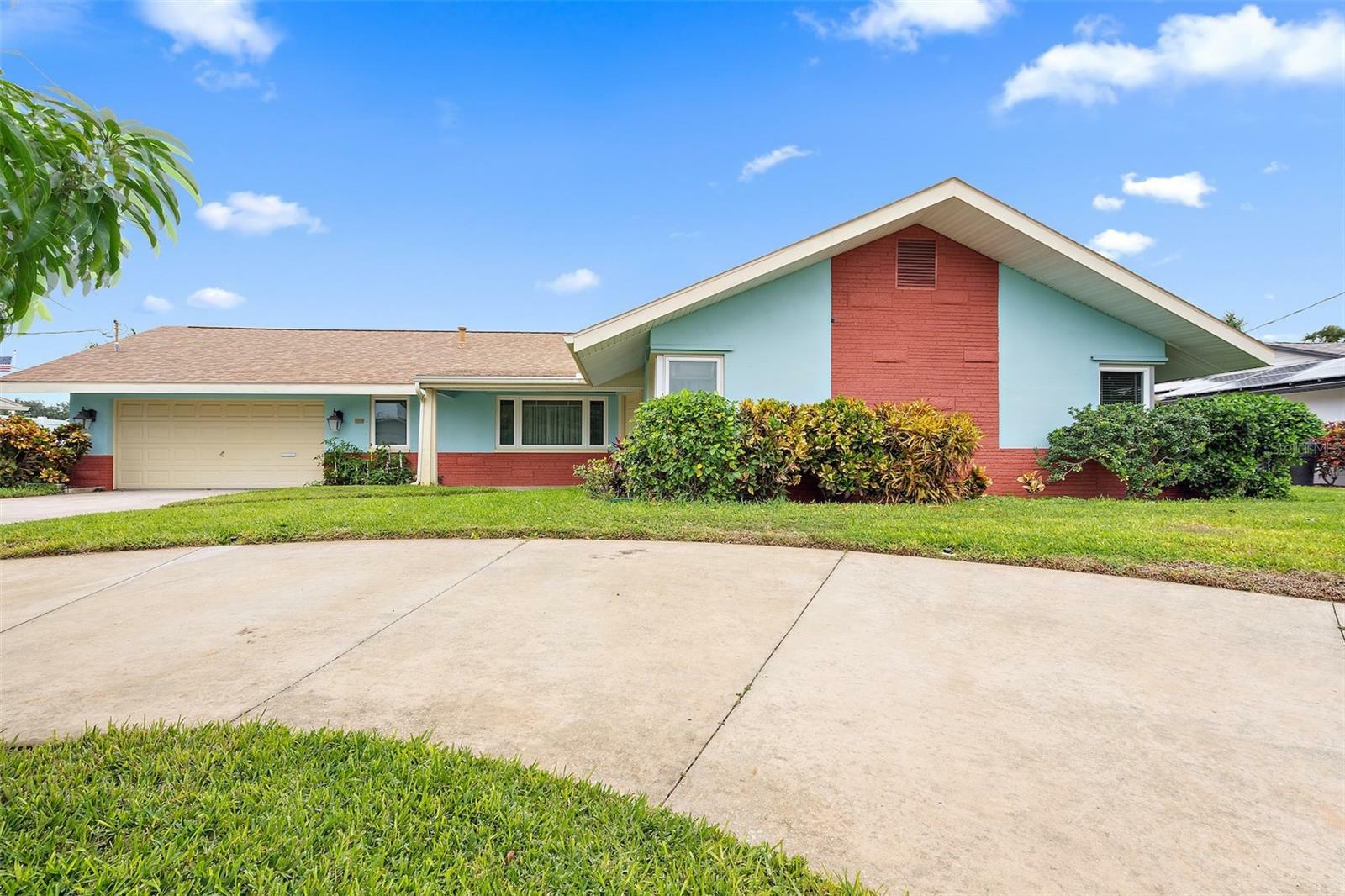 Property Photo:  1113 41st Avenue NE  FL 33703 