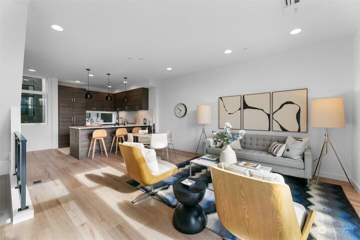 Property Photo:  1013 B 6th Avenue N  WA 98109 