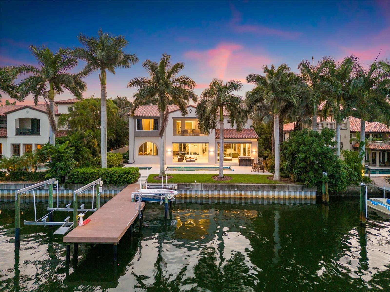 851 Brightwaters Boulevard NE  St Petersburg FL 33704 photo