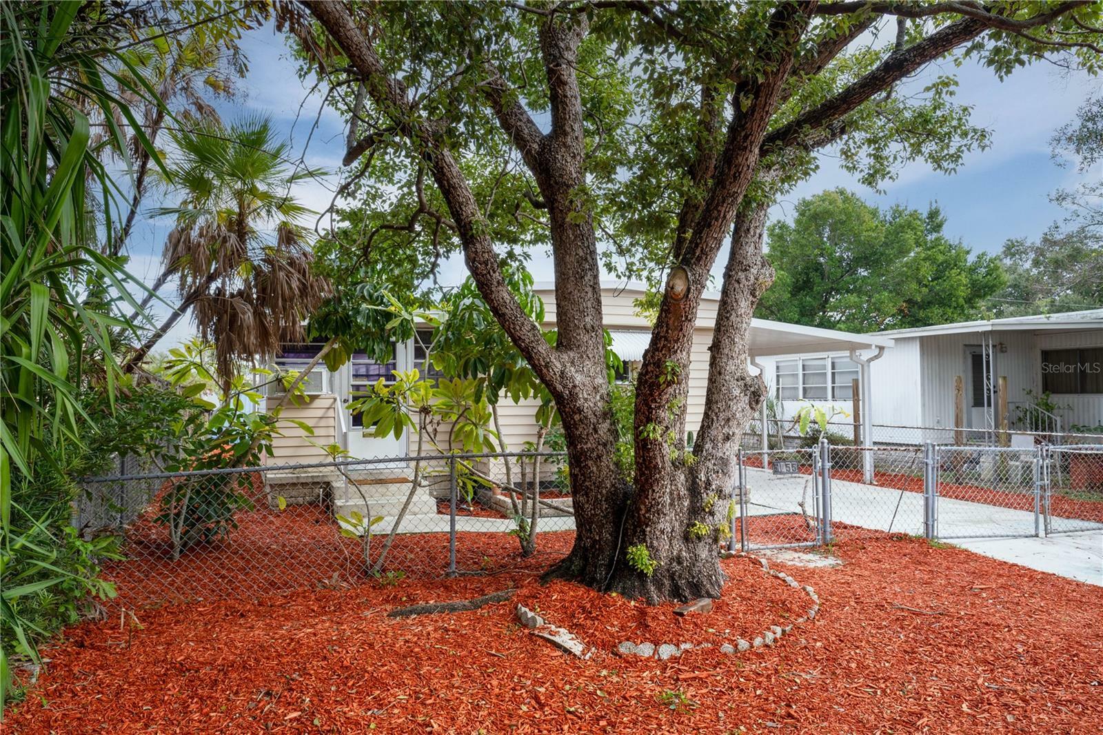 Property Photo:  5255 E Park Street N  FL 33709 