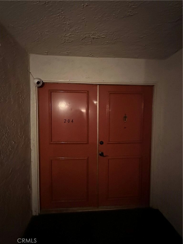 Property Photo: 605 N Louise Street 204 CA 91206