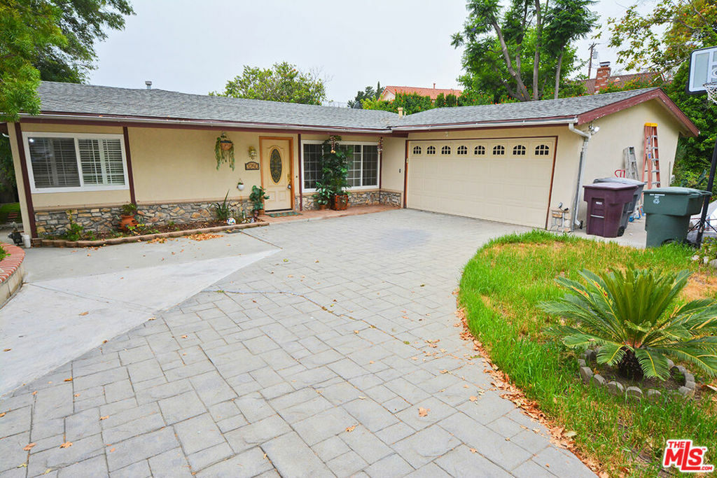 Property Photo:  3250 Los Olivos Lane  CA 91214 