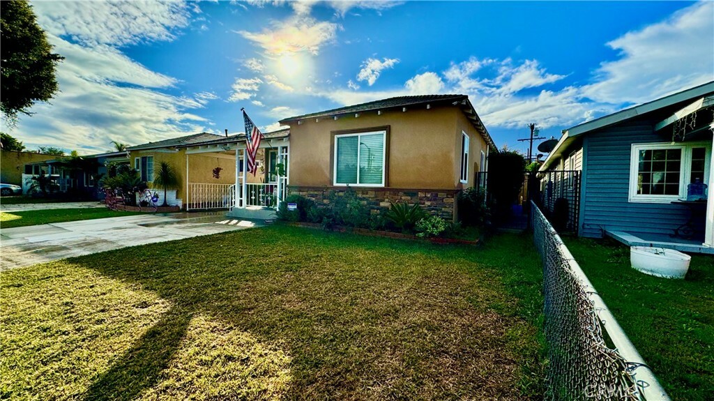 Property Photo:  2804 Indiana Avenue  CA 90280 