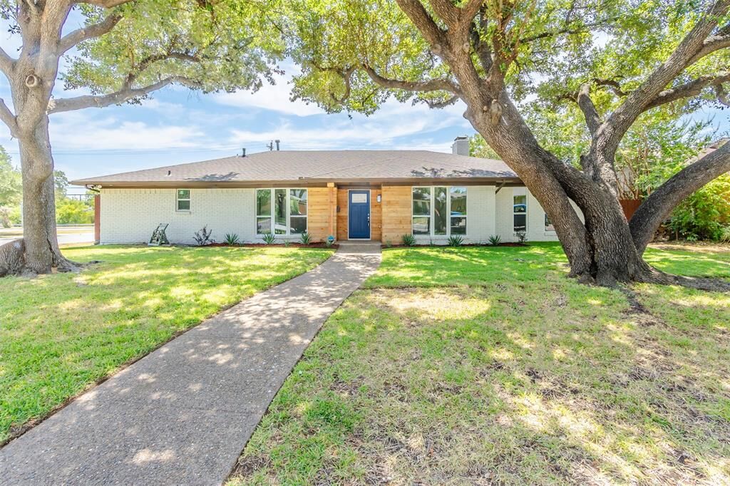 Property Photo: 3492 Salisbury Drive TX 75229