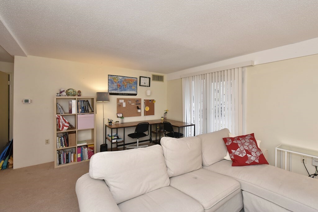 Property Photo:  3 Post Oak Lane 3  MA 01760 