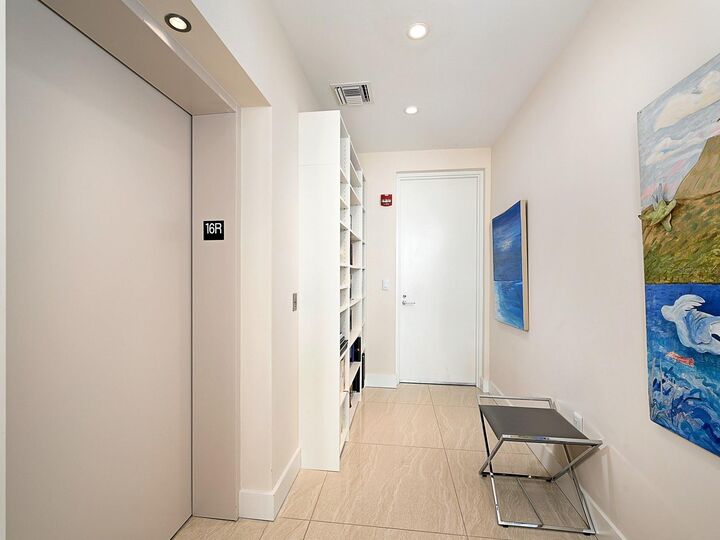 Property Photo:  1155 N Gulfstream Avenue 1607  FL 34236 
