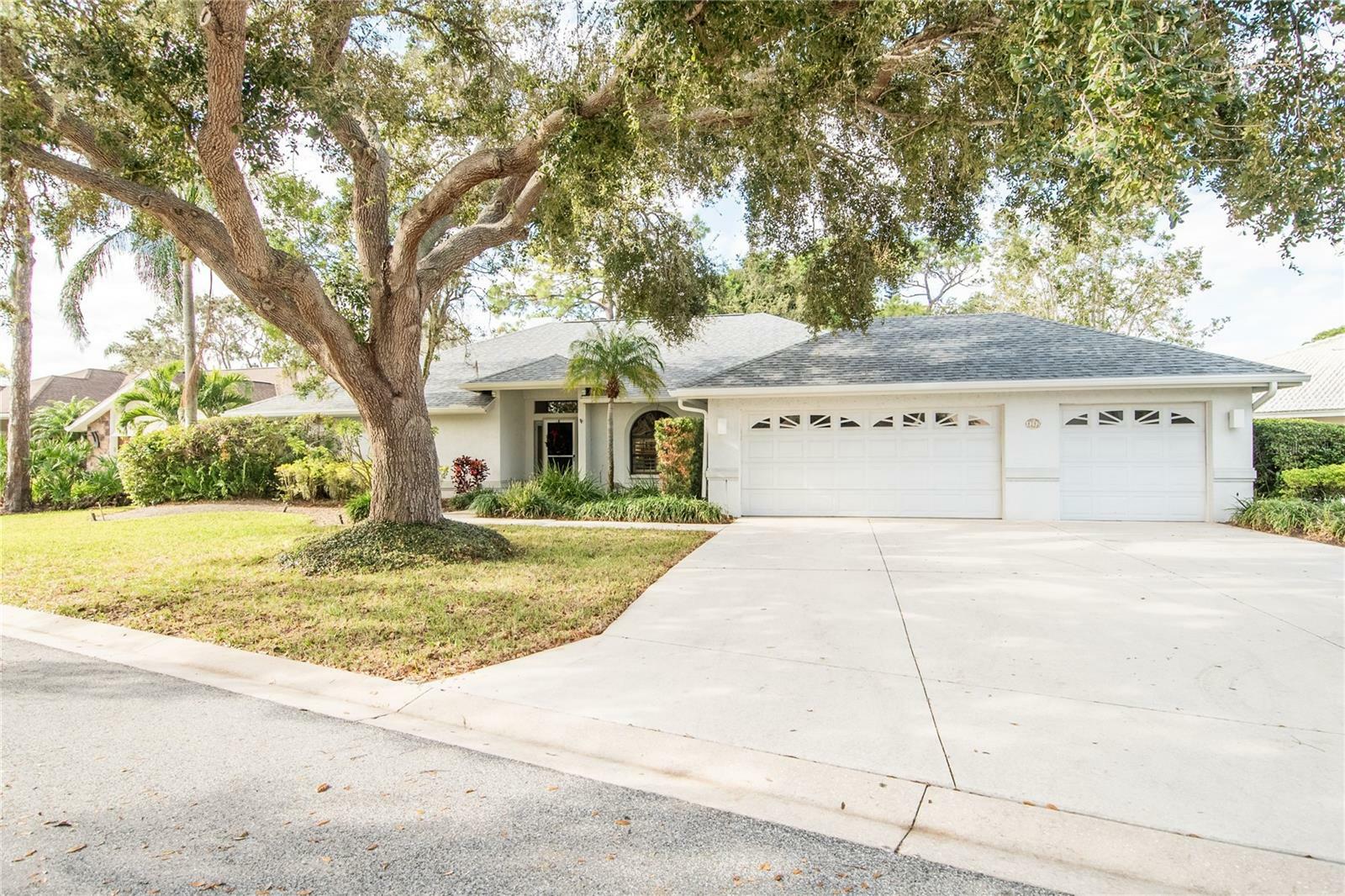 Property Photo:  8282 Shadow Pine Way  FL 34238 