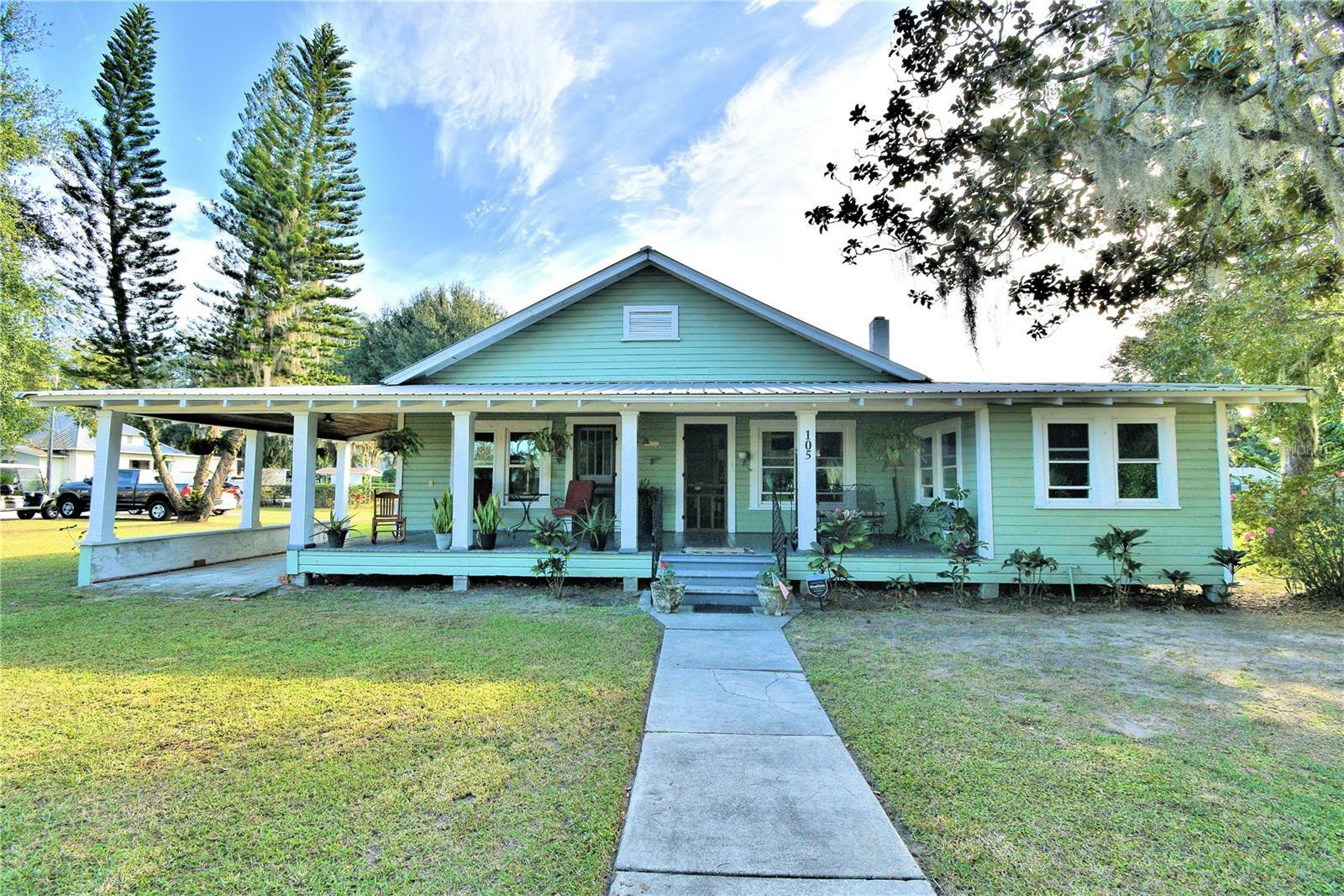 Property Photo:  105 S Lanier Avenue  FL 33841 