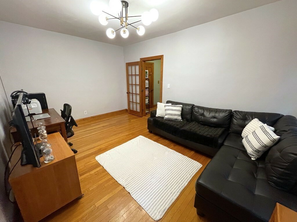 Property Photo:  38 Linnaean St 5  MA 02138 