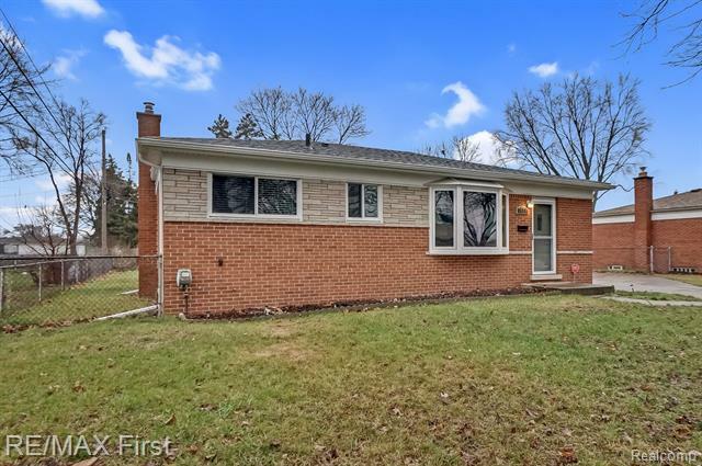 Property Photo:  3522 Bernice Avenue  MI 48091 