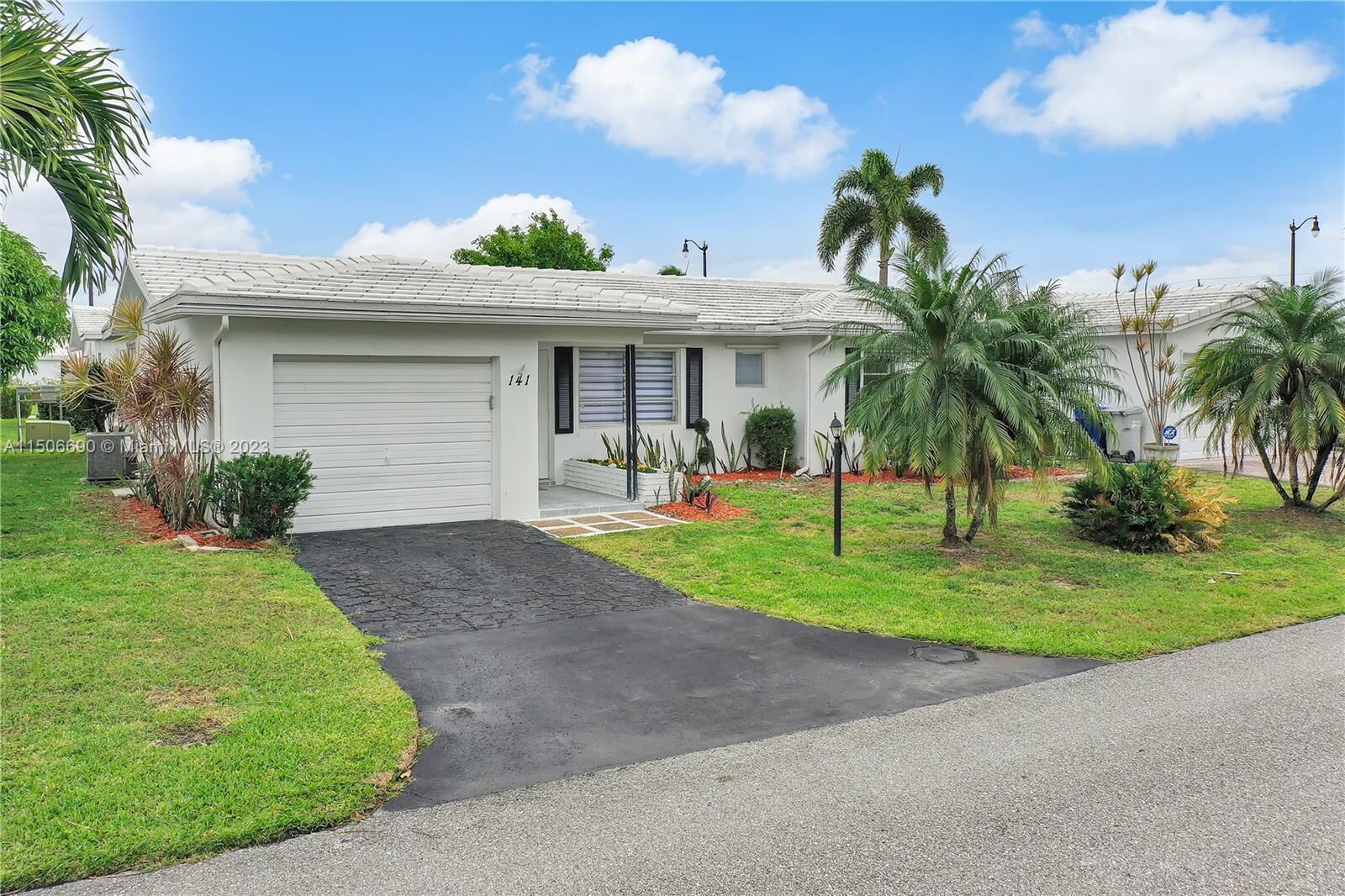 Property Photo: 141 NW 27th St FL 33064