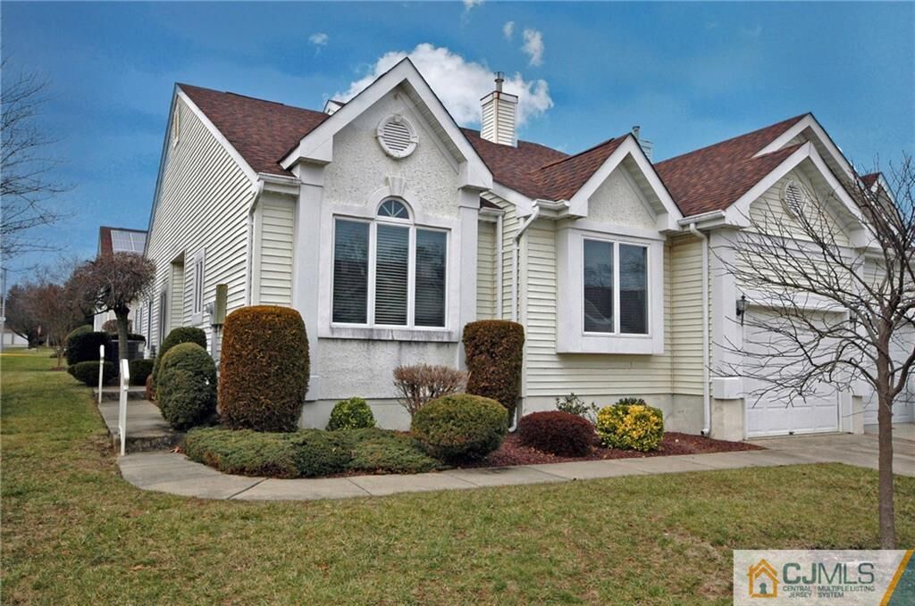 Property Photo:  61 Stonewyck Place  NJ 08831 