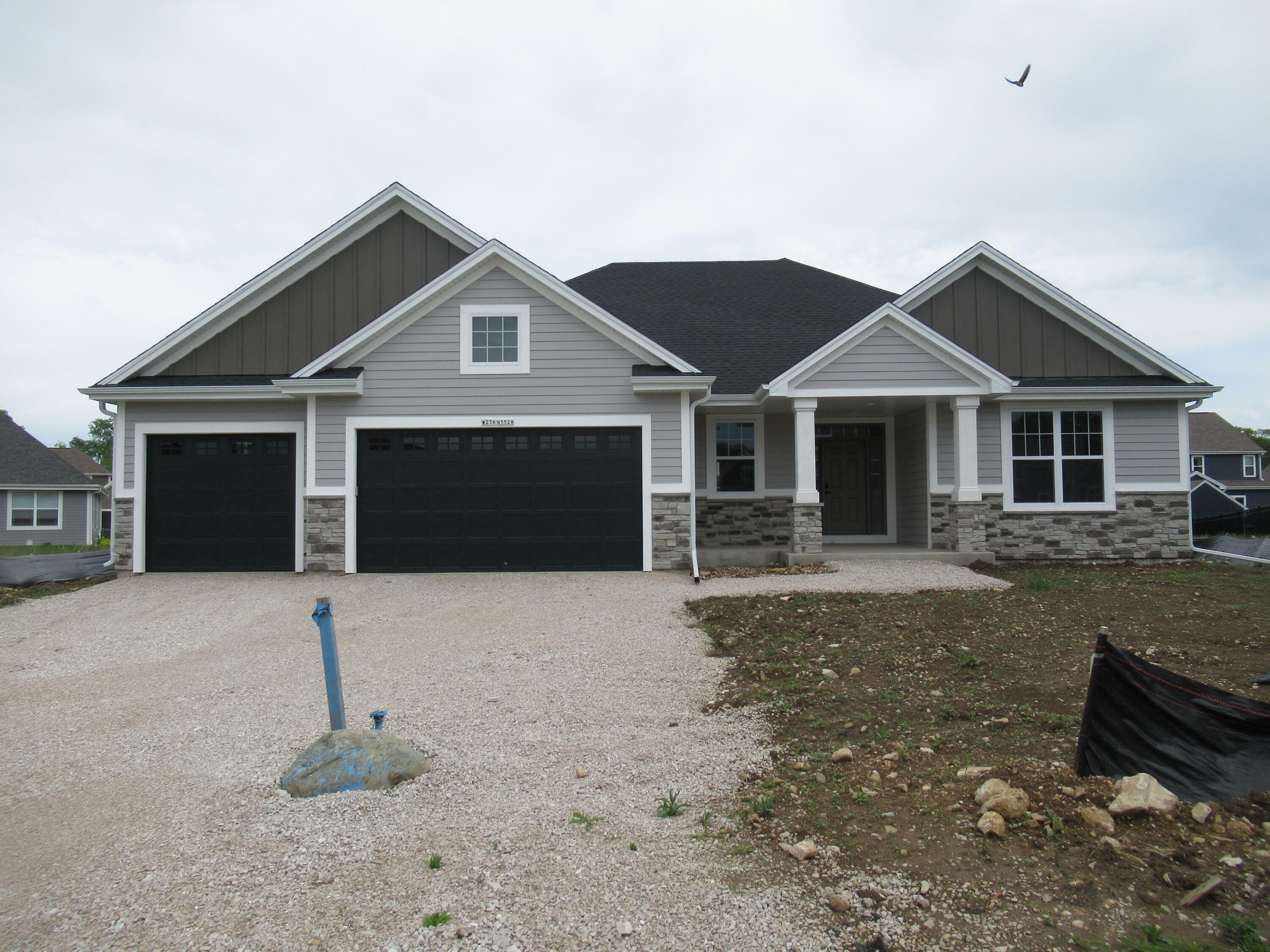 Property Photo:  W238n5528 Cobblestone Ct  WI 53089 