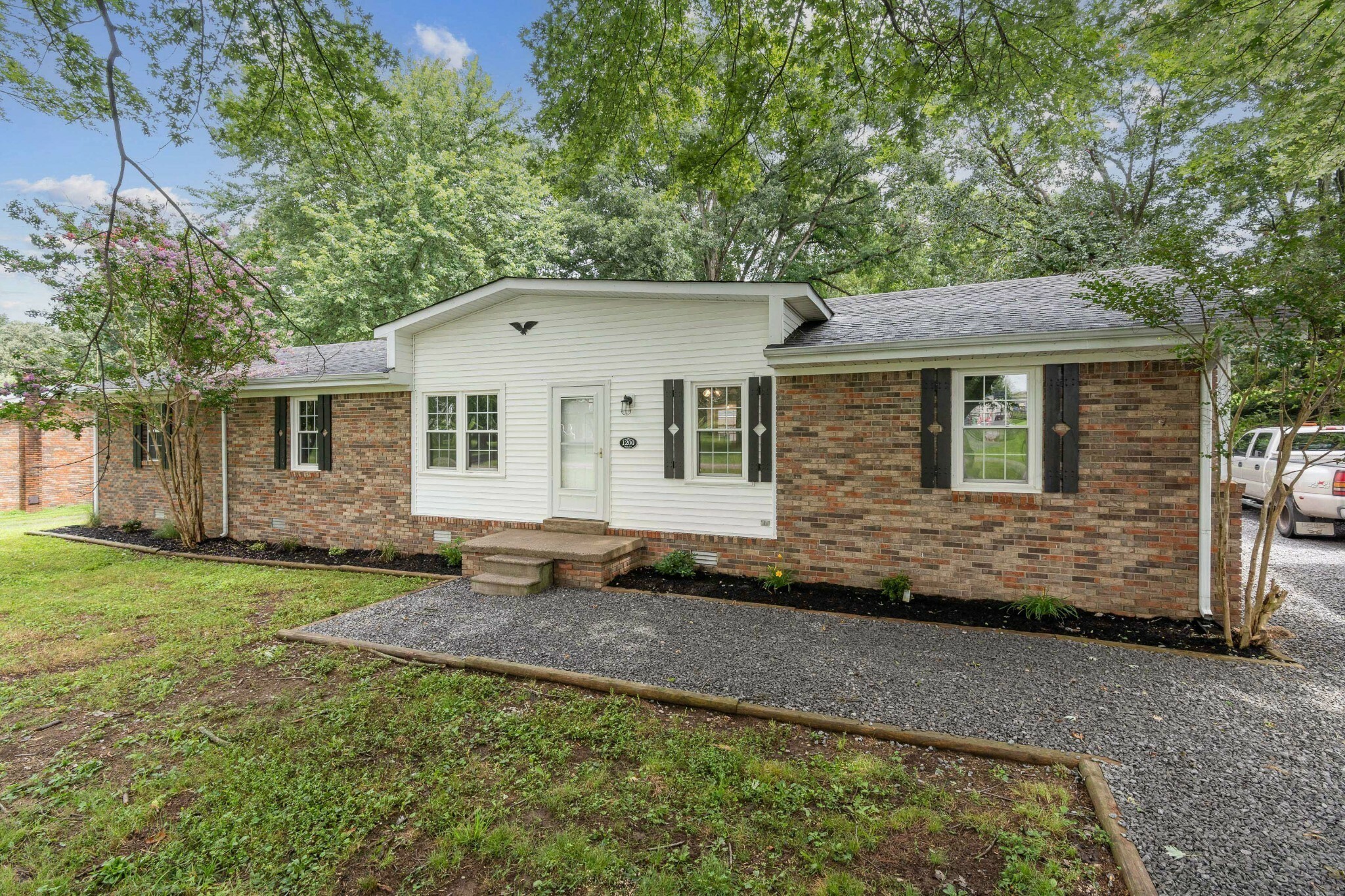 Property Photo:  1200 Hollis Ln  TN 37083 