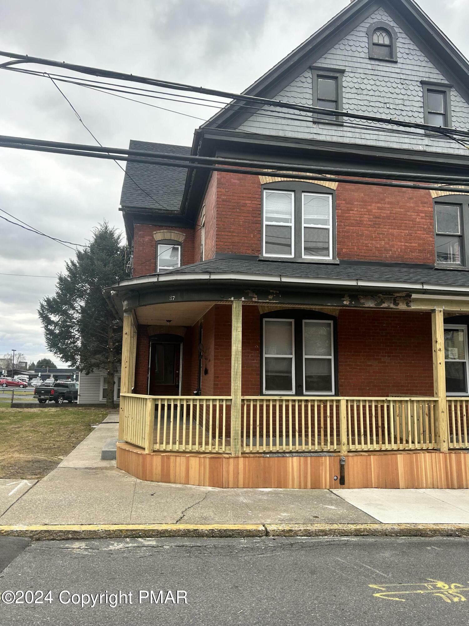 Property Photo:  37 Mauch Chunk Street  PA 18064 