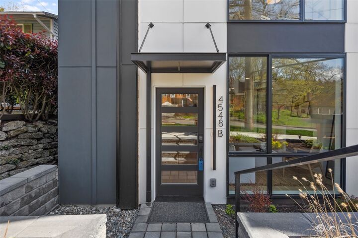 Property Photo:  4548 33rd Avenue S B  WA 98118 