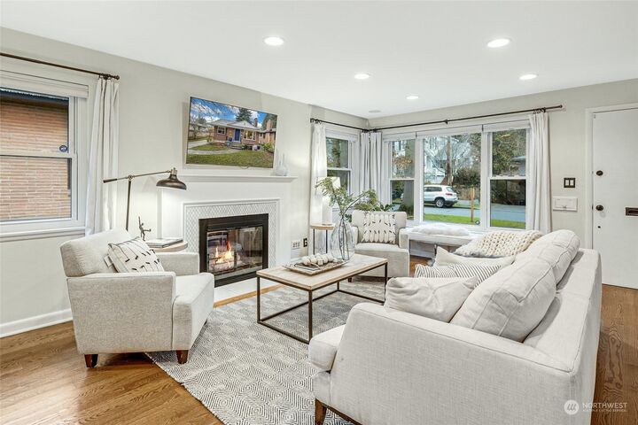 Property Photo: 6807 24th Avenue NE WA 98115