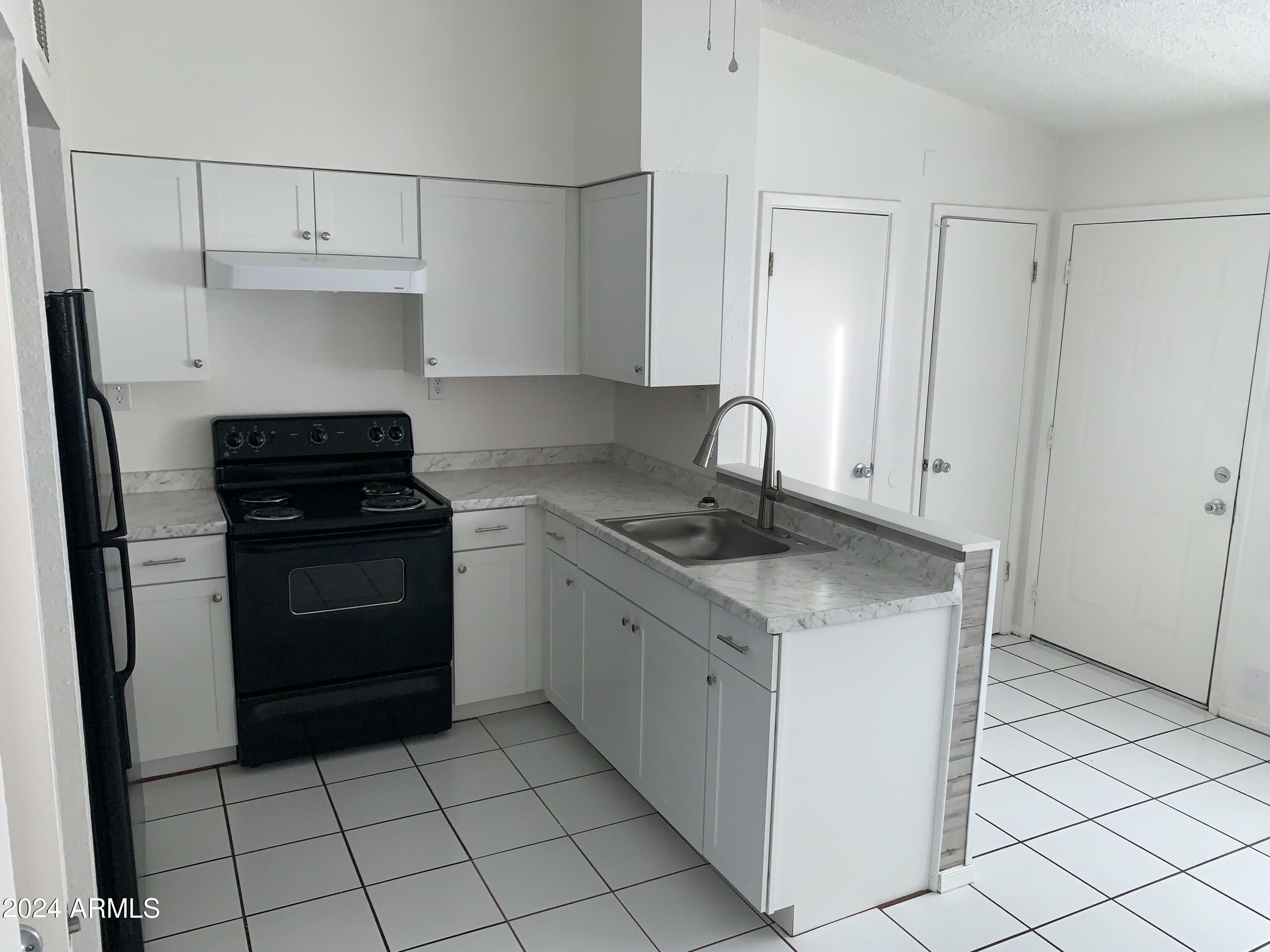 Property Photo:  302 S Westfall Avenue 4  AZ 85281 