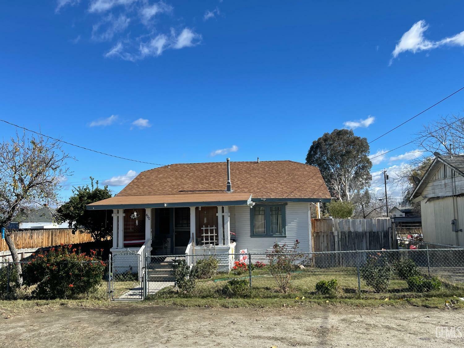 Property Photo:  400 Mary Street  CA 93252 