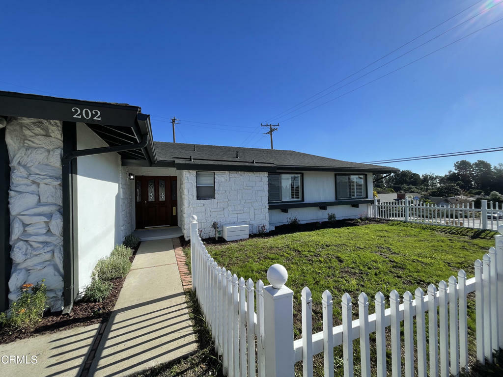 Property Photo:  202 Teloma Drive  CA 93003 