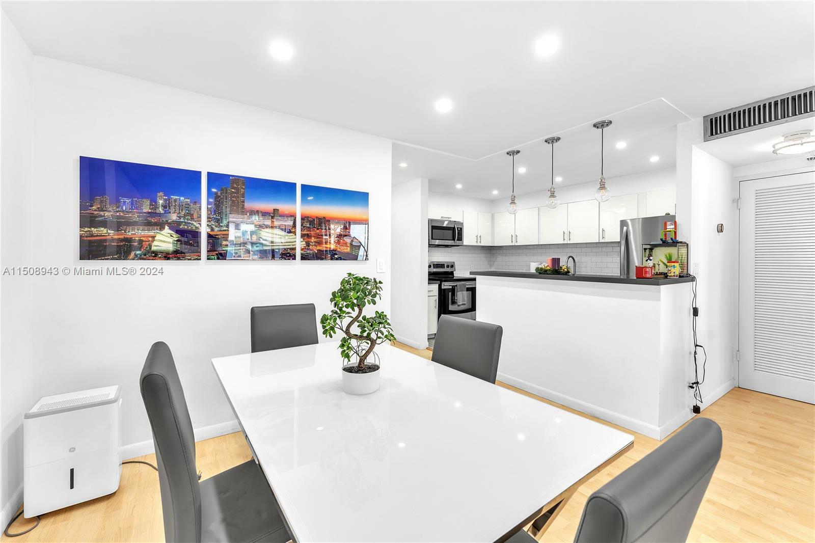 Property Photo: 150 SE 25th Rd 8B FL 33129