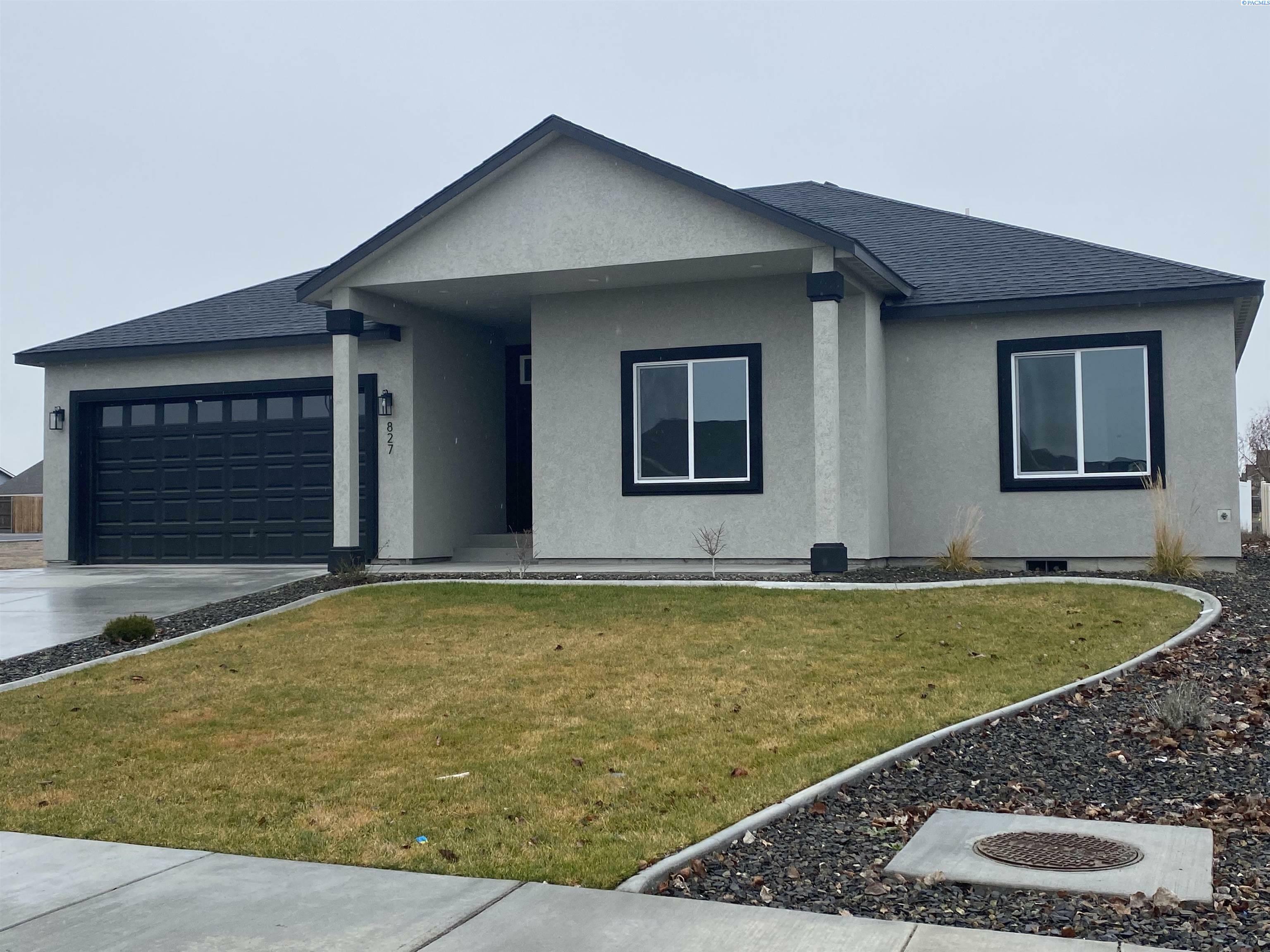 Property Photo: 827 N Wehe Ave WA 99301