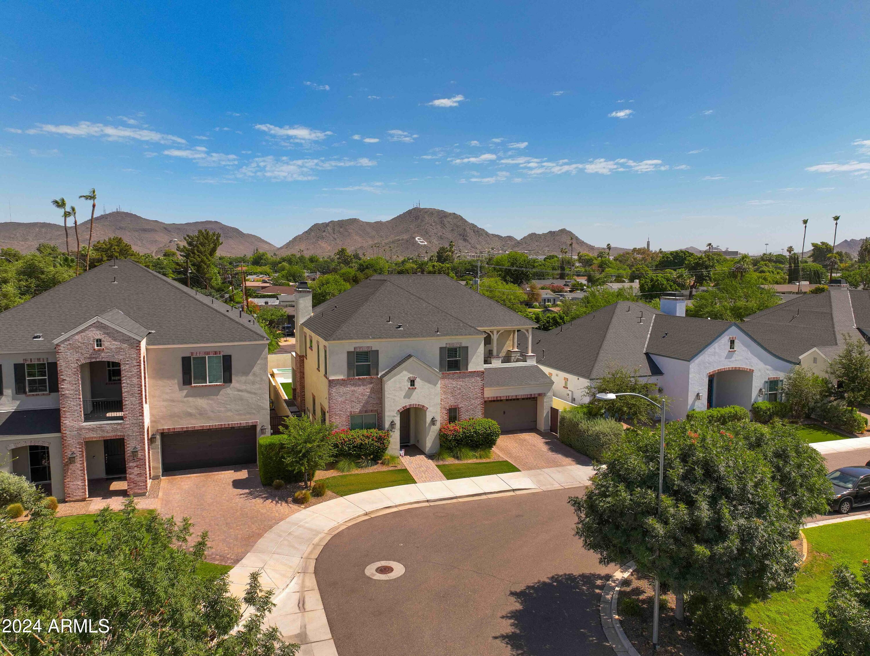 Property Photo:  630 W Echo Lane  AZ 85021 