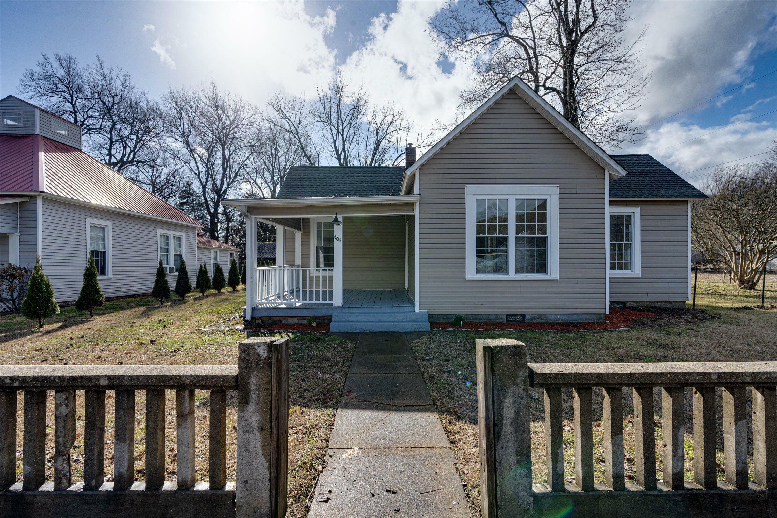 Property Photo:  505 Dixie Ave  TN 37380 