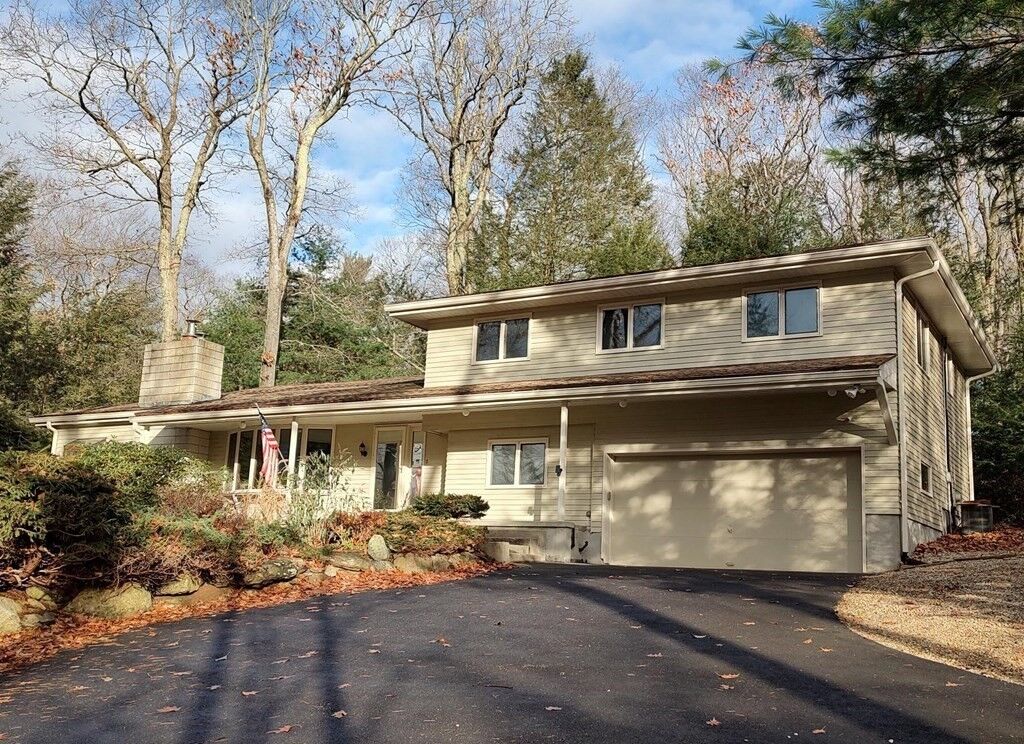 Property Photo:  10 Dunanderry Way  MA 01612 