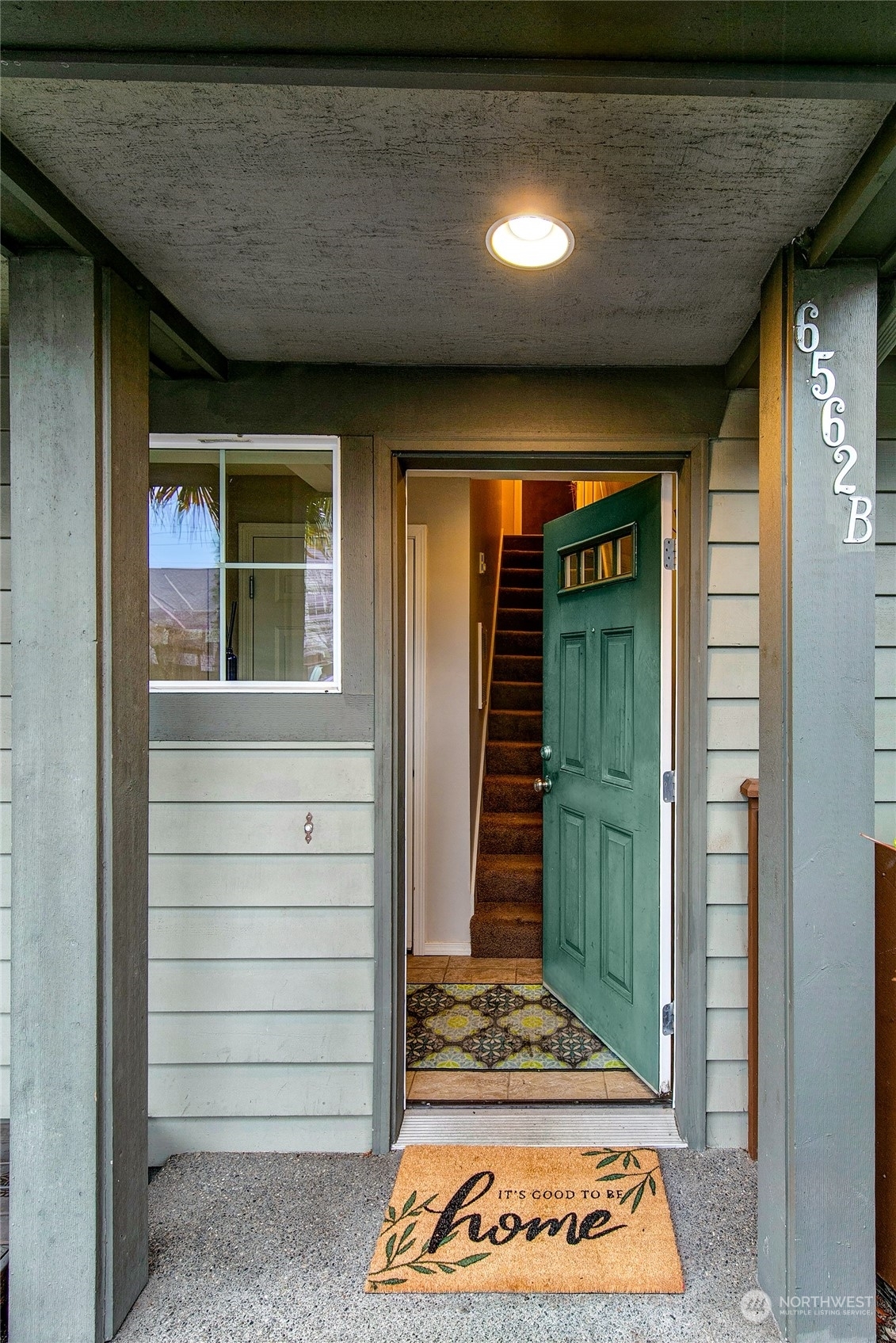 Property Photo:  6562 5th Avenue NE B  WA 98115 