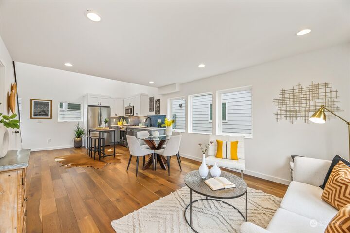 Property Photo: 5014 42nd Avenue SW WA 98136