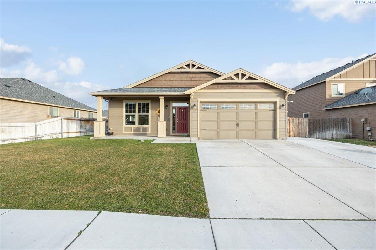 Property Photo:  4215 Phoenix Lane  WA 99301 