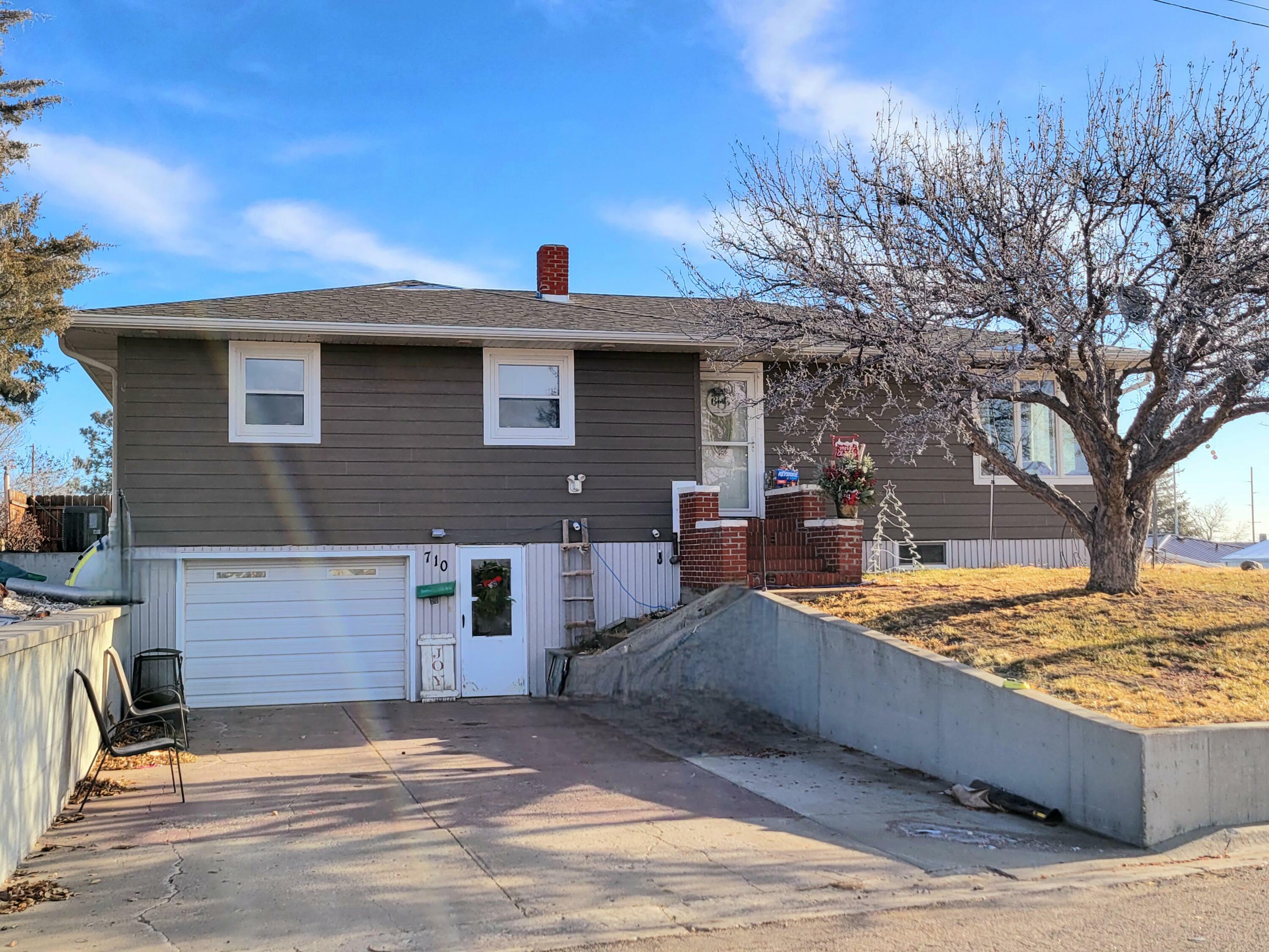 Property Photo:  710 6th St  SD 57437 