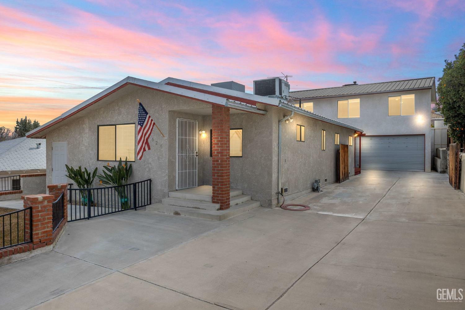 Property Photo:  625 D Street  CA 93268 