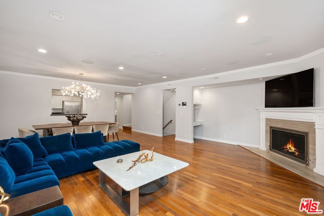 Property Photo: 1024 12th St 5 CA 90403