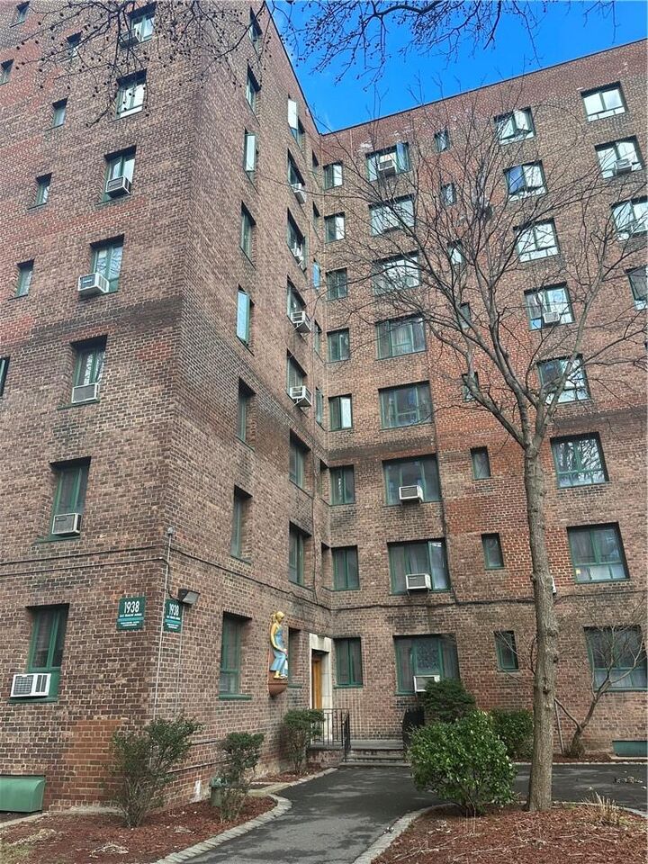 1938 E Tremont Avenue 3h.  Bronx NY 10462 photo