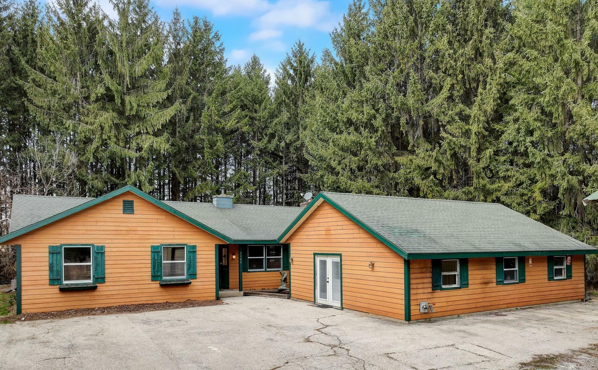 Property Photo:  2080 Hillcrest Rd  WI 53080 