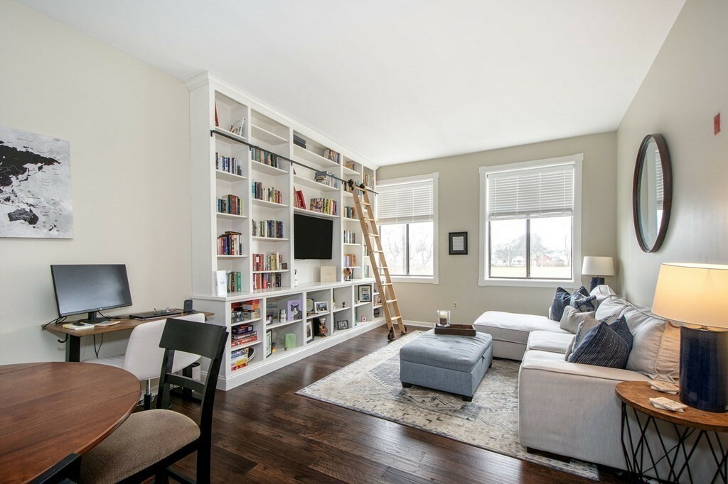 Property Photo:  90 Sea St 221  MA 02191 